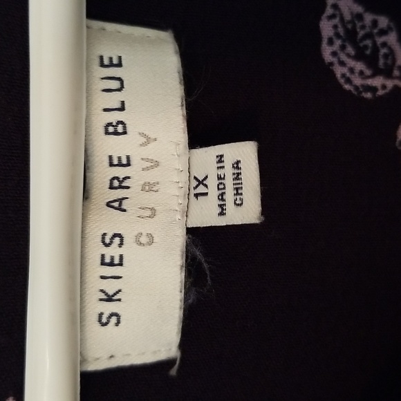 Skies are Blue *Devan* button detail top - Picture 8 of 8